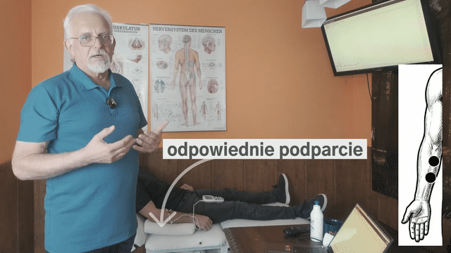 Praca z pacjentem w gabinecie - demonstracja badania EMG Biofeedback
